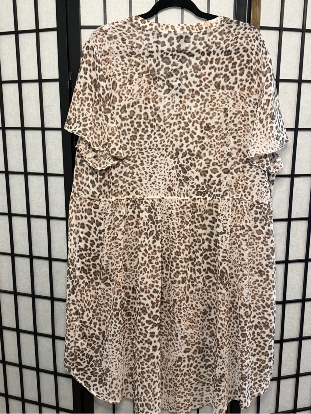 Torrid NWT Beige and Brown Leopard Print Button-Front Tunic 3X - Picture 2 of 3